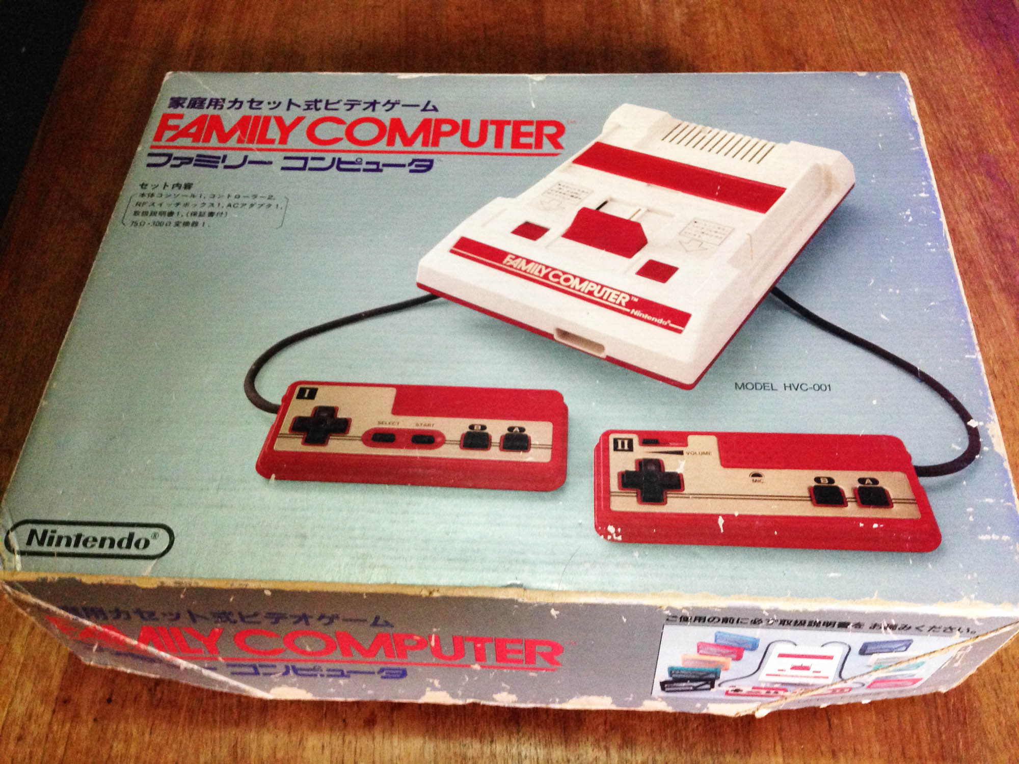 Nintendo компьютер. Famicom задняя панель. Nintendo Famicom раскладушка. Приставка Family Computer. Магнитофон Фамиком.