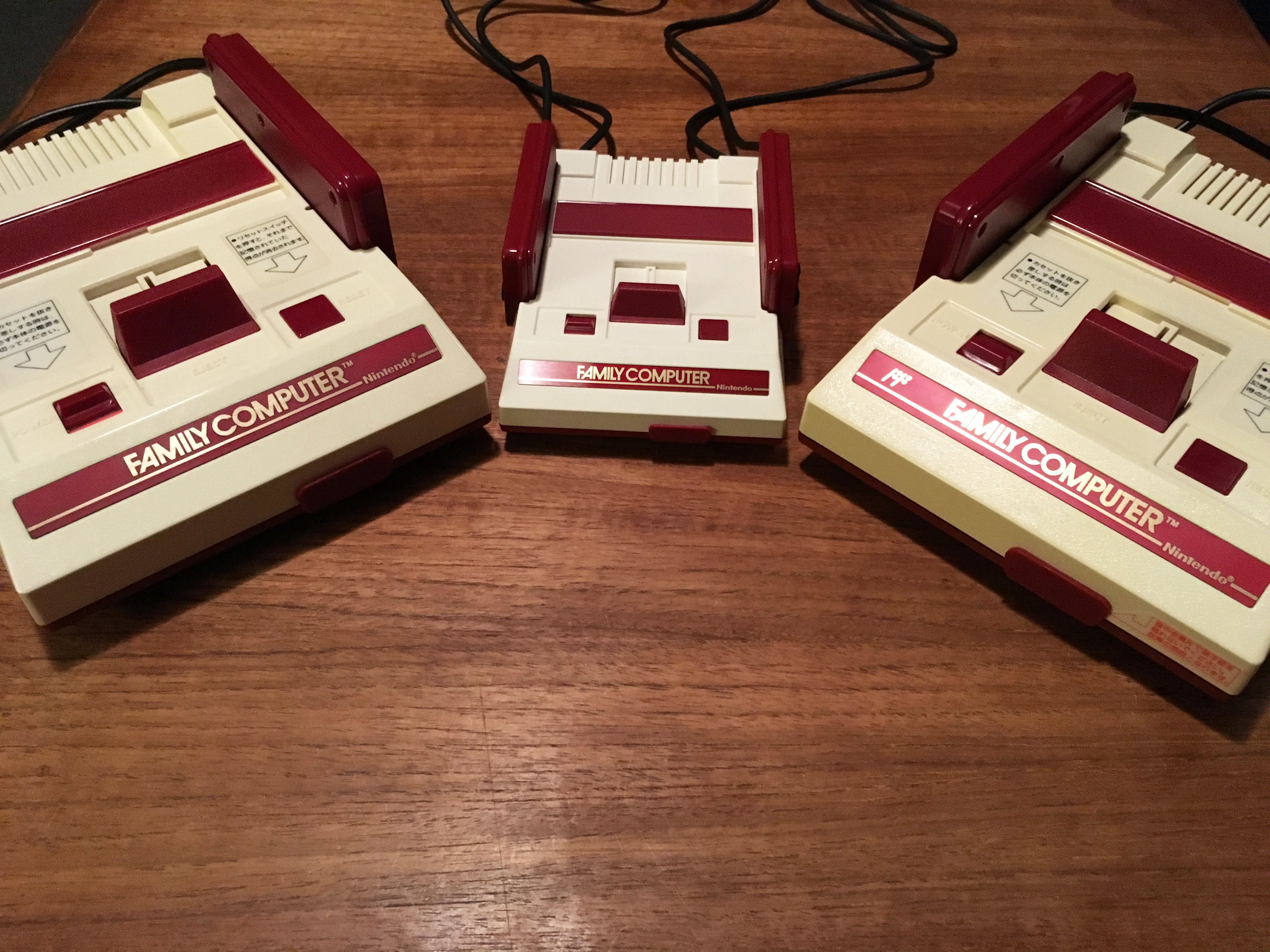 Nintendo компьютер. Nintendo Famicom Mini. Famicom 1983. Клоны NES Famicom. Клон Famicom 1992.
